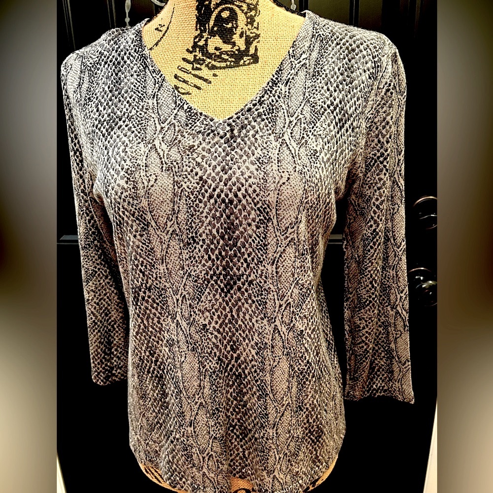 August Silk Top Black & Gray 💯% Silk Size Medium SIMPLY AMAZING